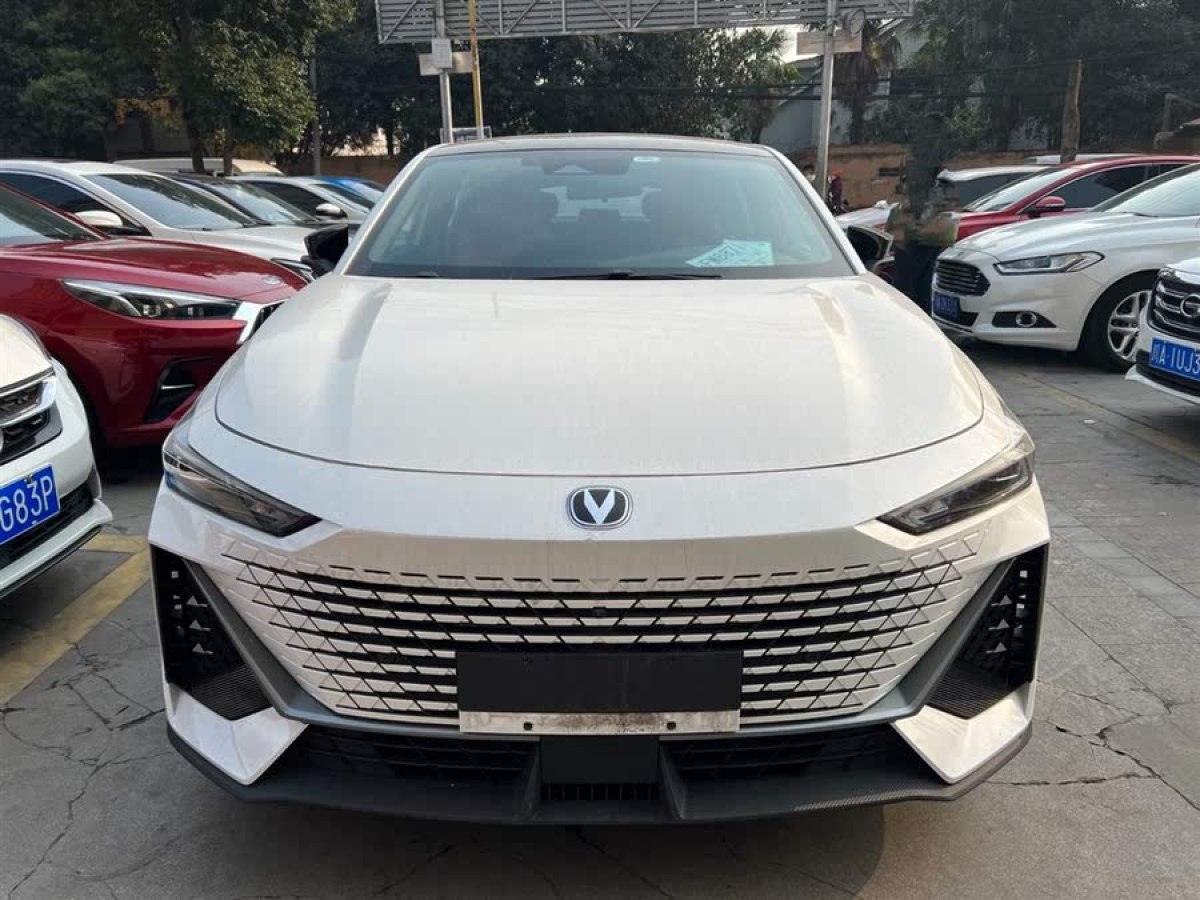 長安 長安UNI-V  2022款 1.5T 尊貴型圖片