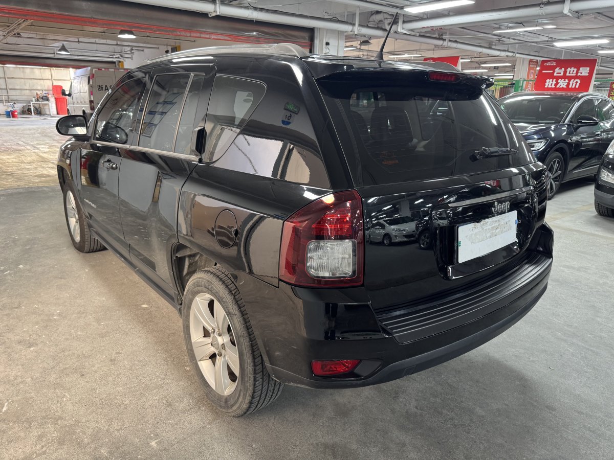 Jeep 指南者  2013款 2.0L 兩驅(qū)運動版圖片