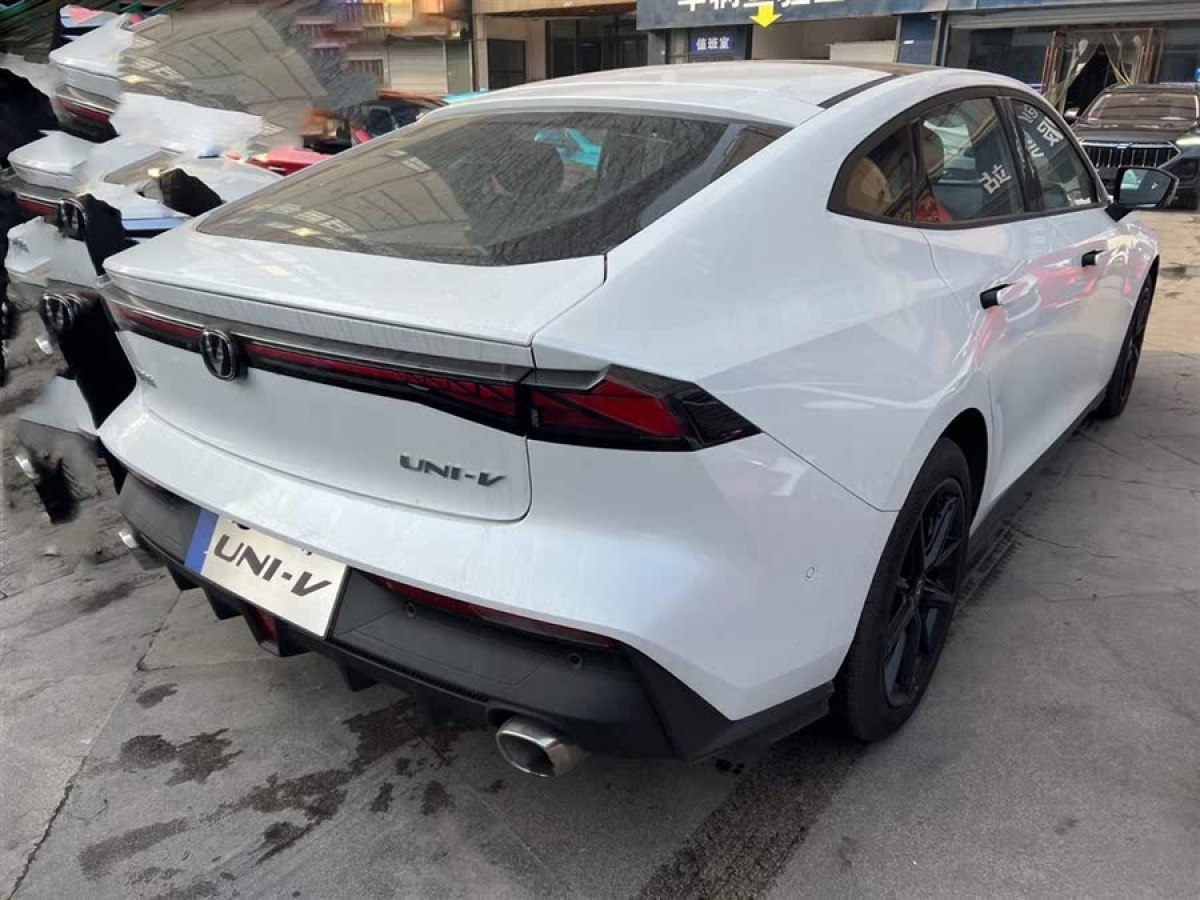 長安 長安UNI-V  2022款 1.5T 尊貴型圖片