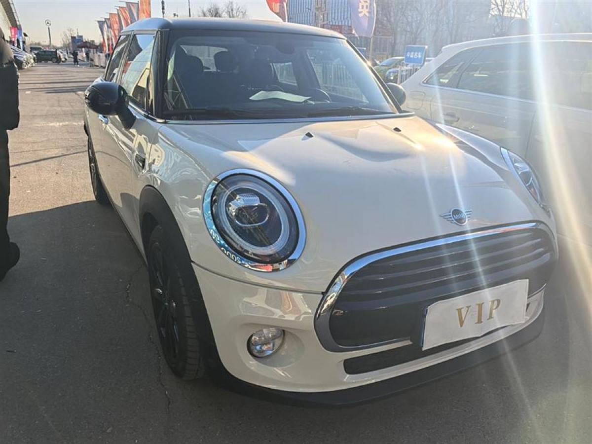 MINI MINI  2018款 1.5T COOPER 藝術(shù)家 五門版圖片