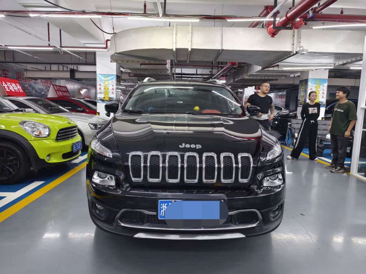 Jeep 自由光  2017款 2.0L 優(yōu)越版圖片