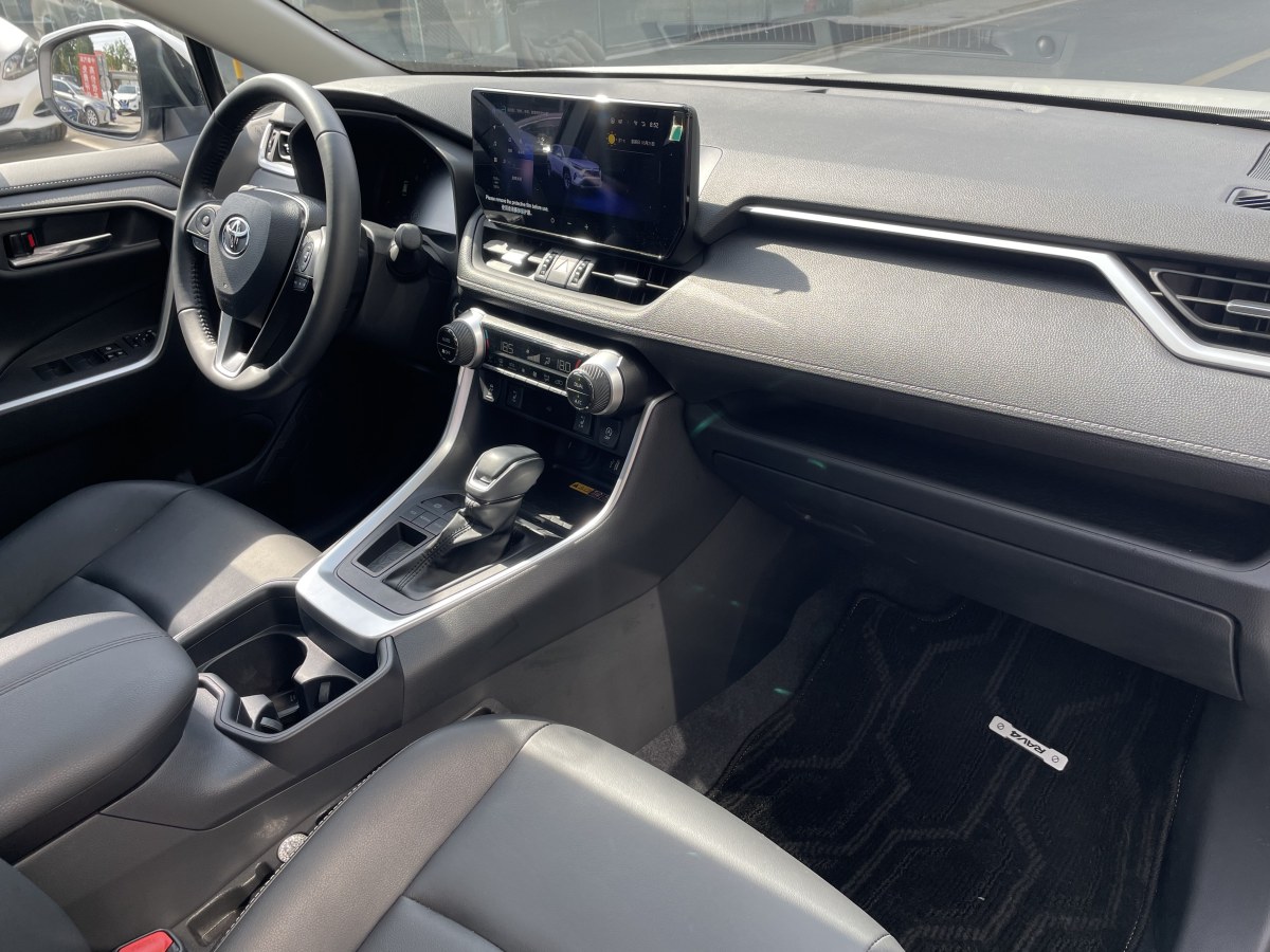 豐田 RAV4  2018款 榮放 2.0L CVT兩驅(qū)風(fēng)尚版圖片