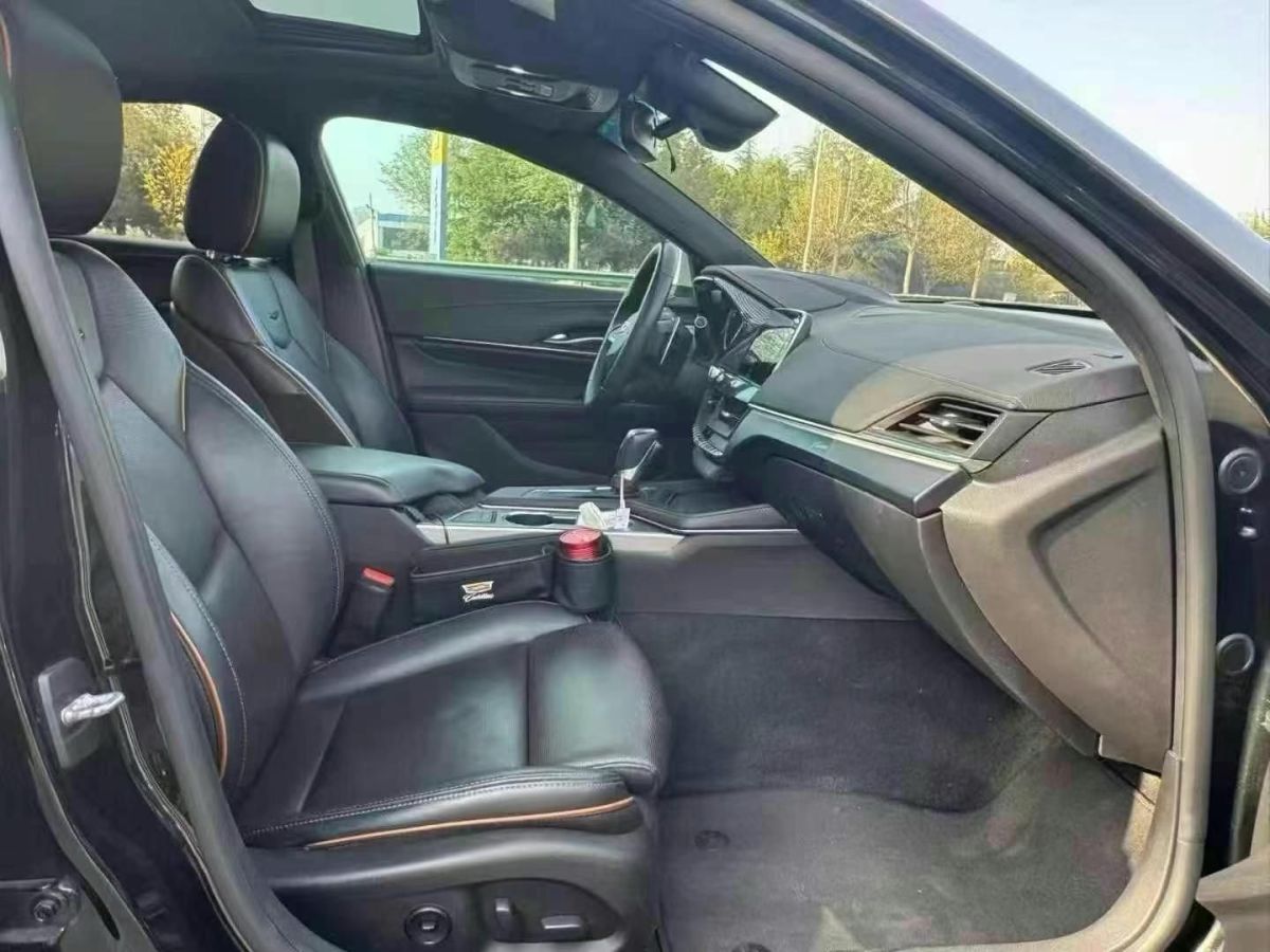 凱迪拉克 XT6  2021款 2.0T 七座兩驅(qū)豪華型圖片