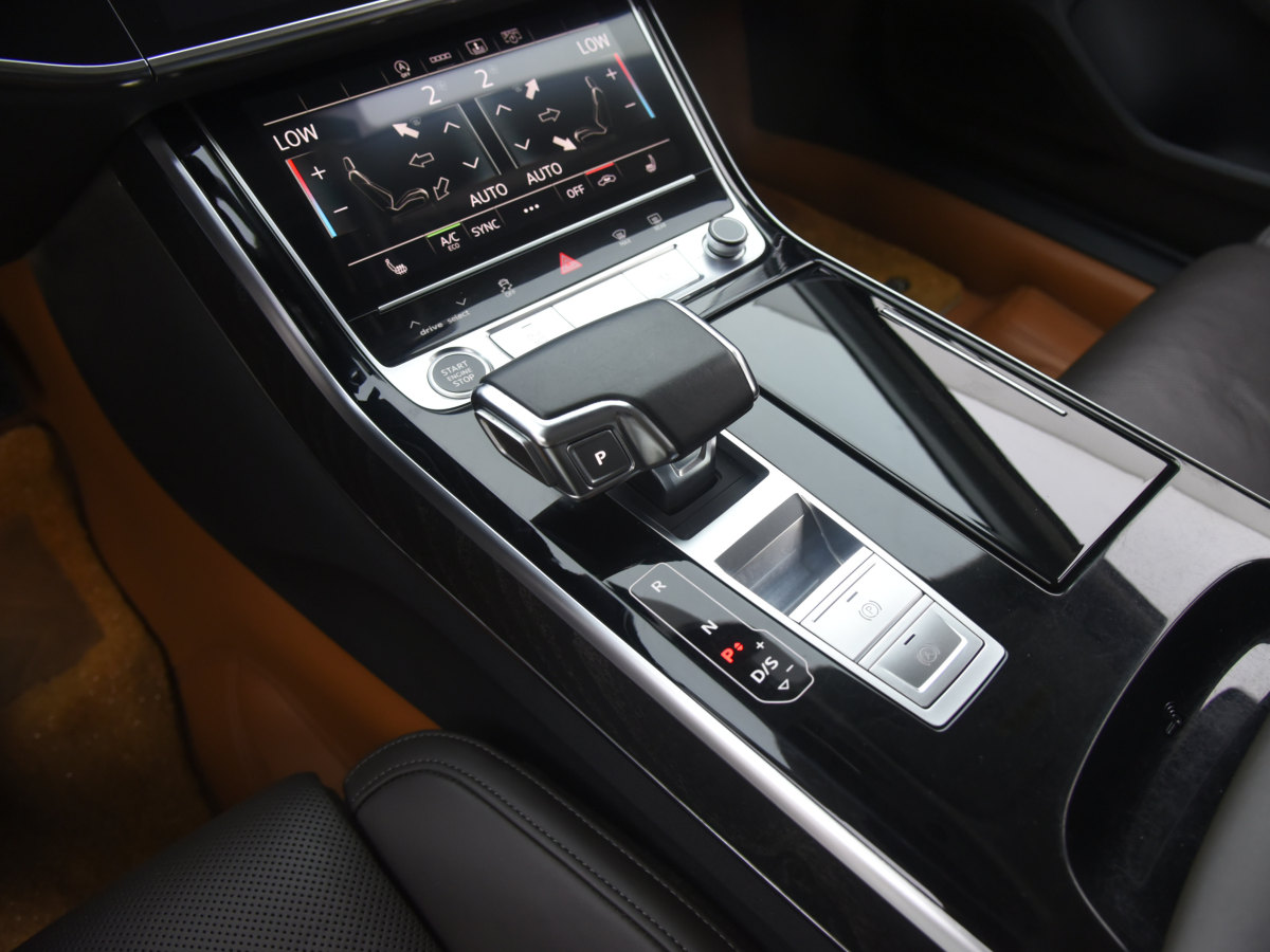 2020年10月奧迪 奧迪A8  2021款 A8L 50 TFSI quattro 舒適型