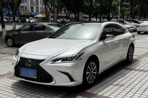ES 雷克薩斯 200 卓越版