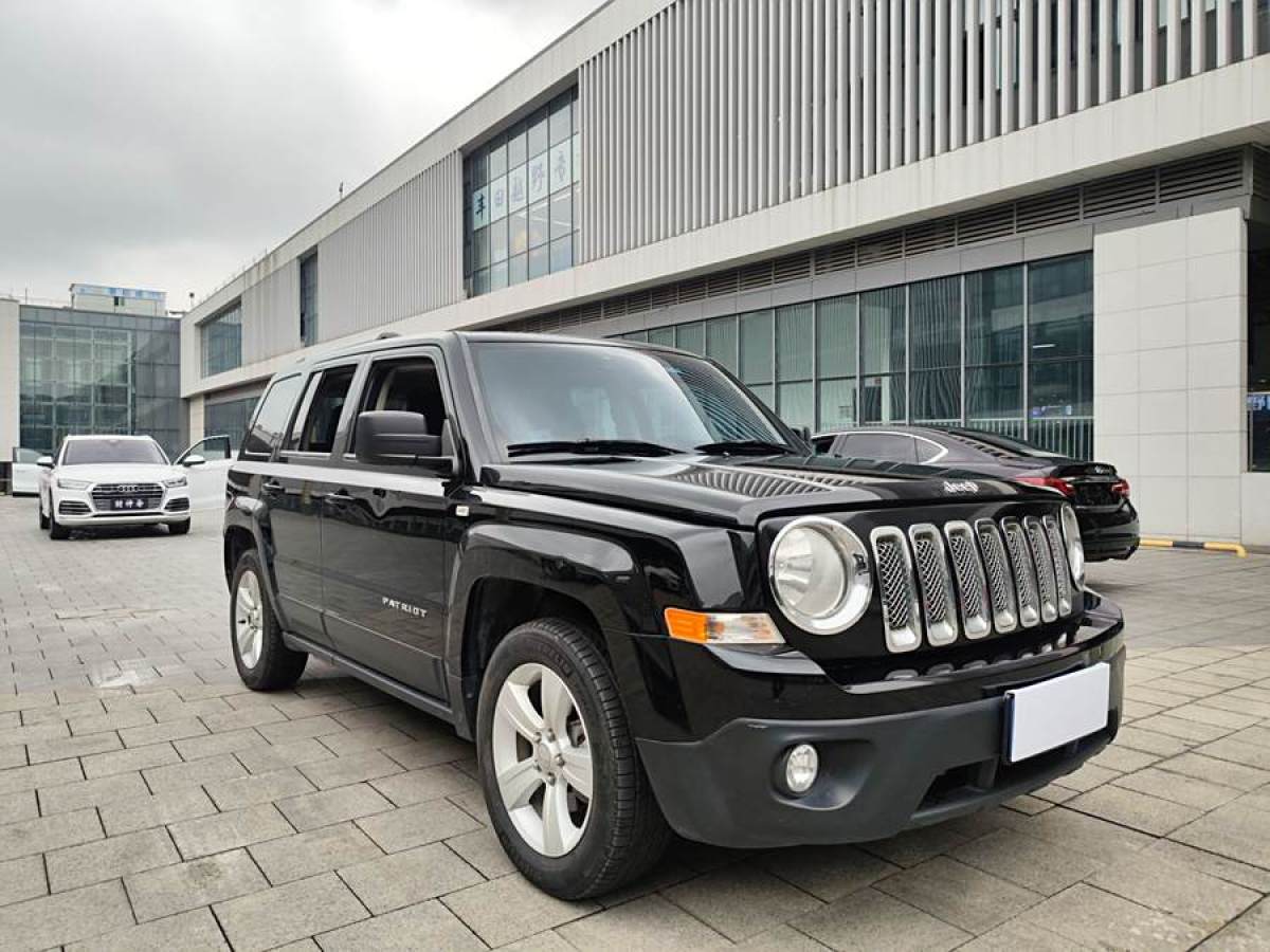 2015年1月Jeep 自由客  2015款 2.4L 豪華導(dǎo)航版