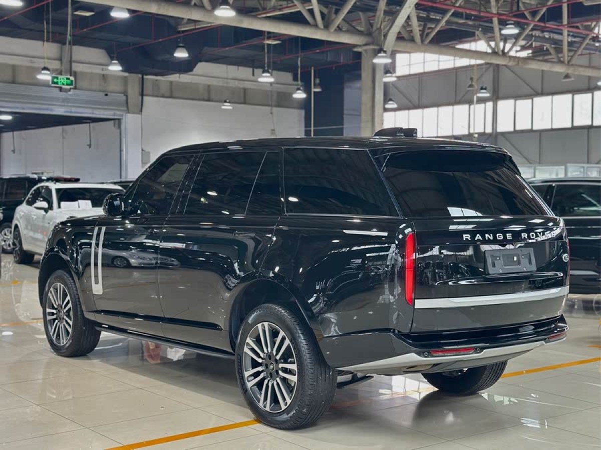 路虎 攬勝  2023款 3.0 L6 400PS 創(chuàng)世加長(zhǎng)版圖片