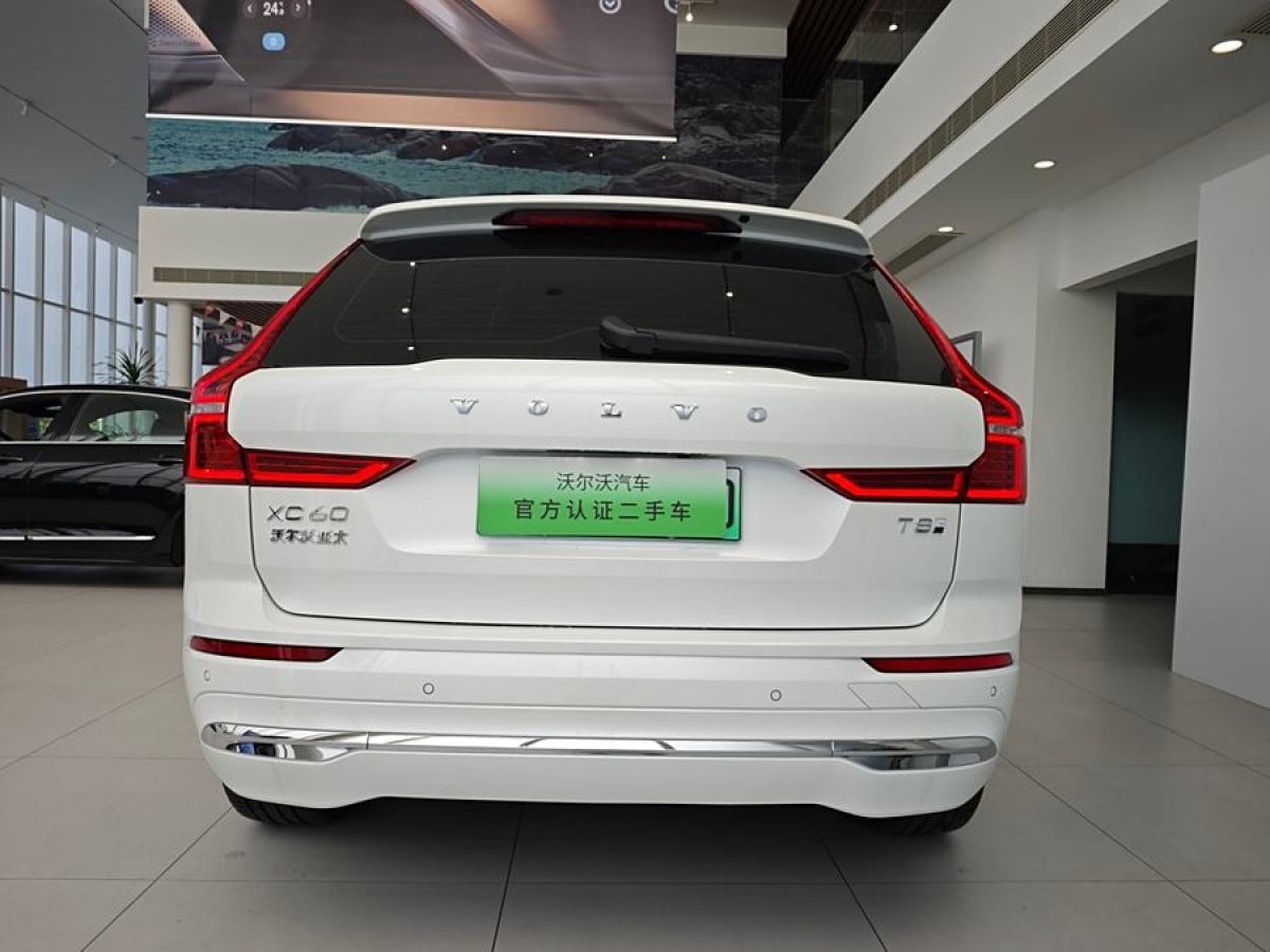 沃爾沃 XC60新能源  2025款 插電式混動(dòng) 長(zhǎng)續(xù)航四驅(qū)智遠(yuǎn)豪華版圖片