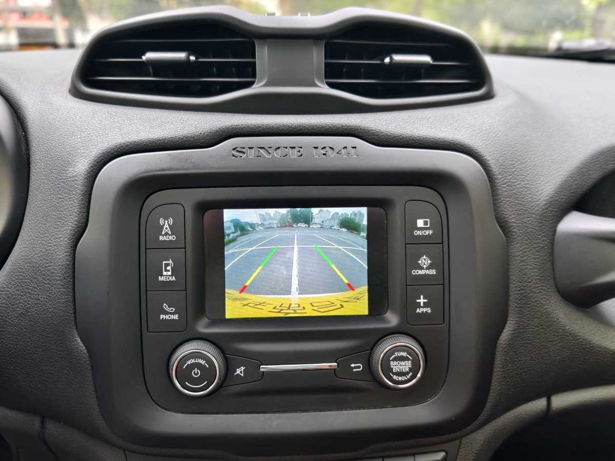 Jeep 自由俠  2018款 互聯(lián)大屏版 180T 自動勁能版圖片