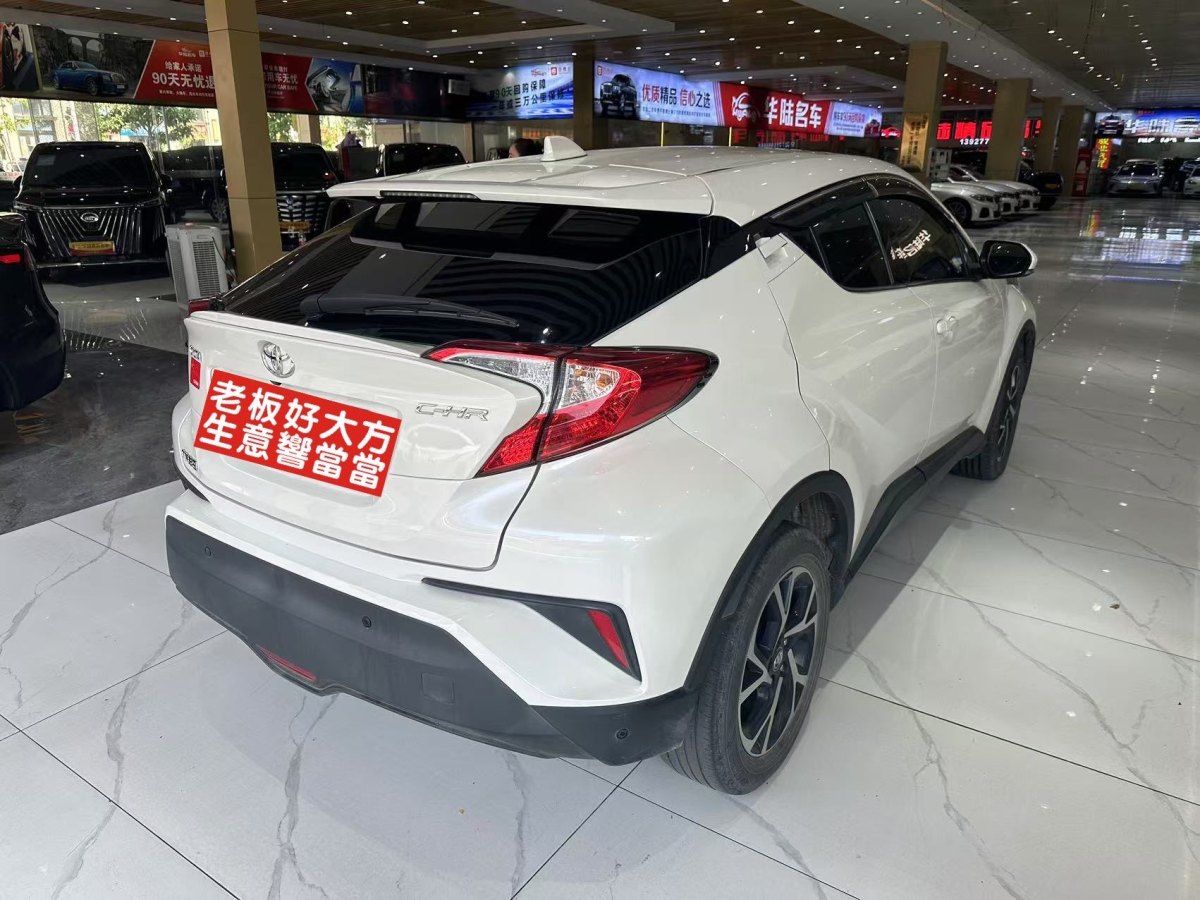 豐田 C-HR  2018款 2.0L 領(lǐng)先天窗版 國VI圖片