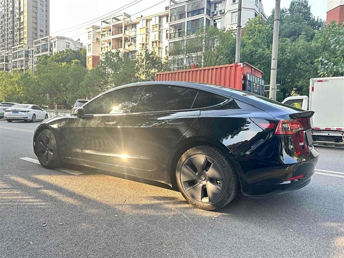 特斯拉 Model 3  2021款 改款 標(biāo)準(zhǔn)續(xù)航后驅(qū)升級版圖片