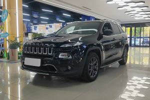 自由光 Jeep 2.0L 两驱经典运动版