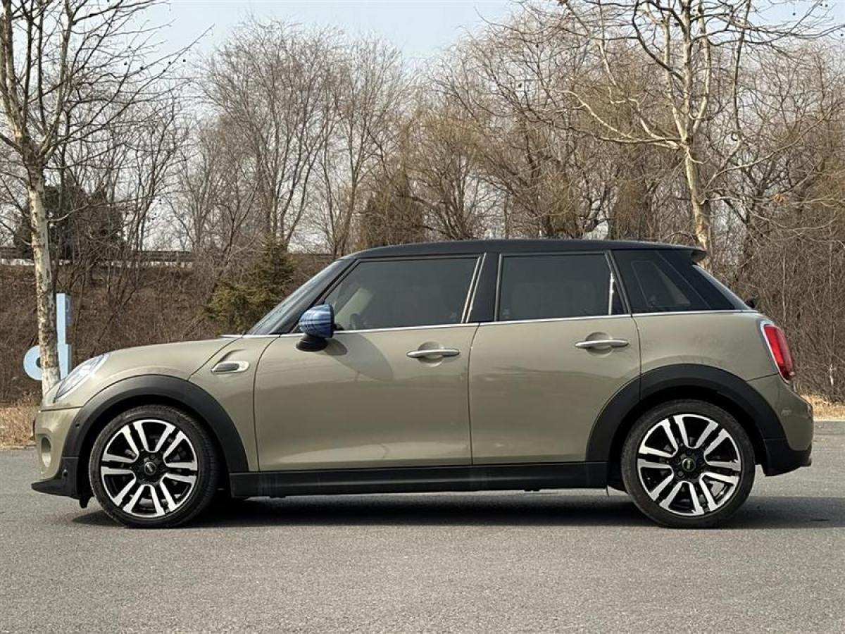 2019年4月MINI MINI  2018款 1.5T COOPER 經(jīng)典派 五門版