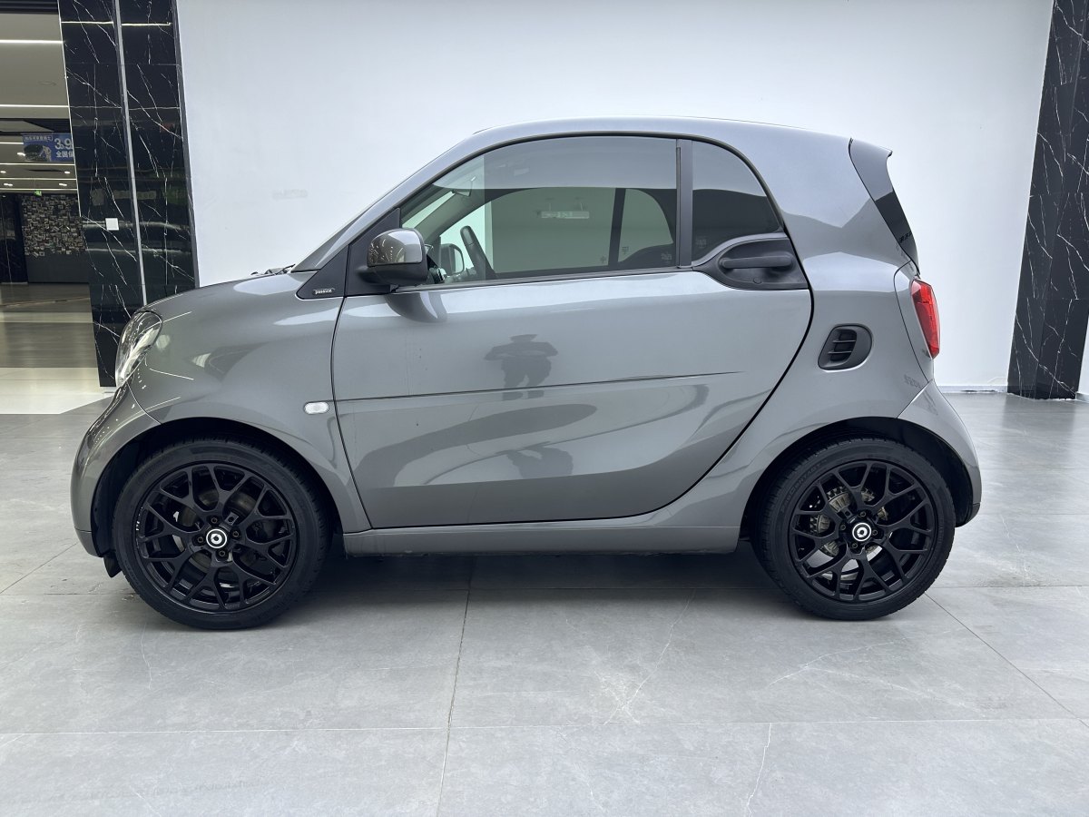 2018年8月smart fortwo  2018款 0.9T 66千瓦耀鈦度特別版