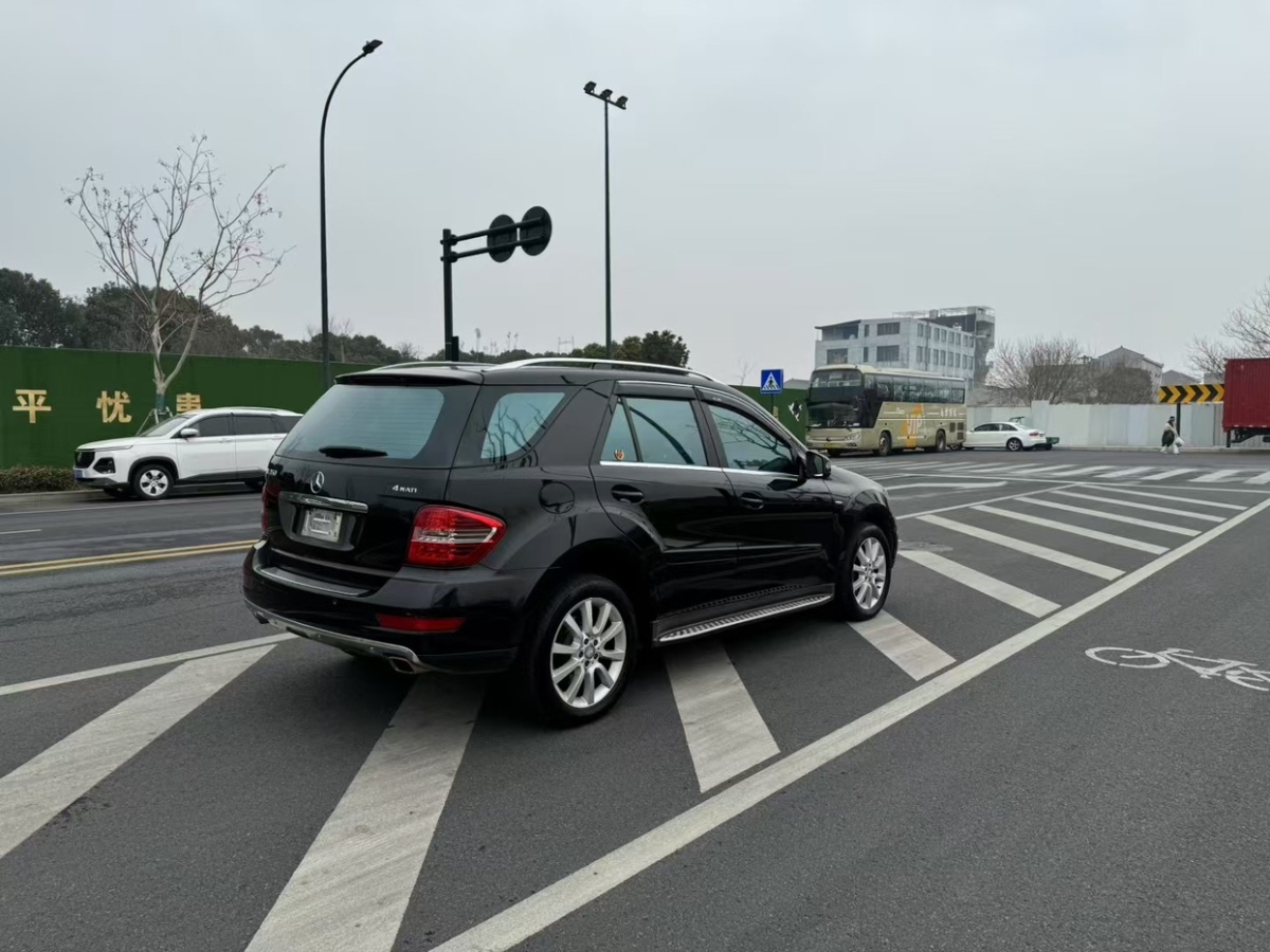 奔馳 ML級  2011款 ML350 3.5L 4MATIC 豪華型圖片