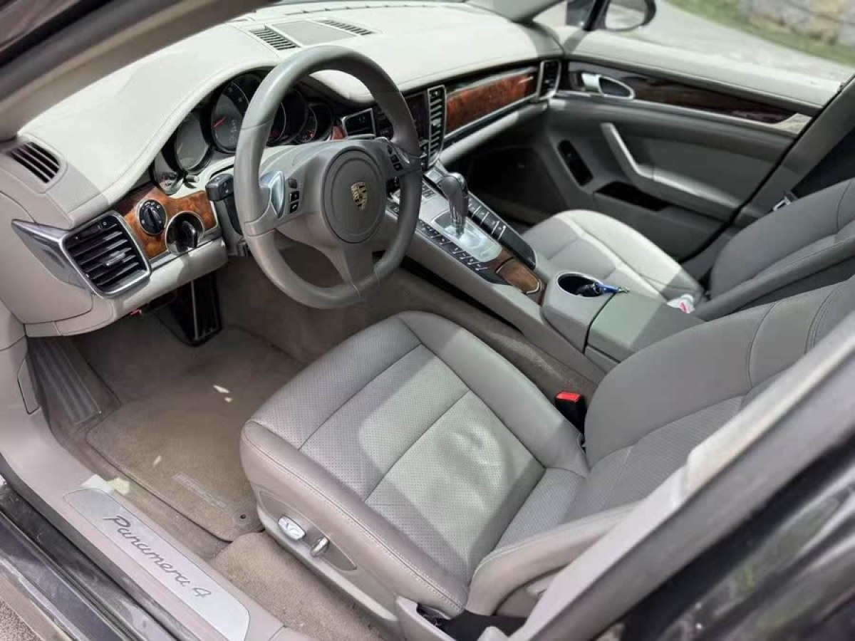 保時(shí)捷 Panamera  2013款 Panamera 4 Platinum Edition 3.6L圖片