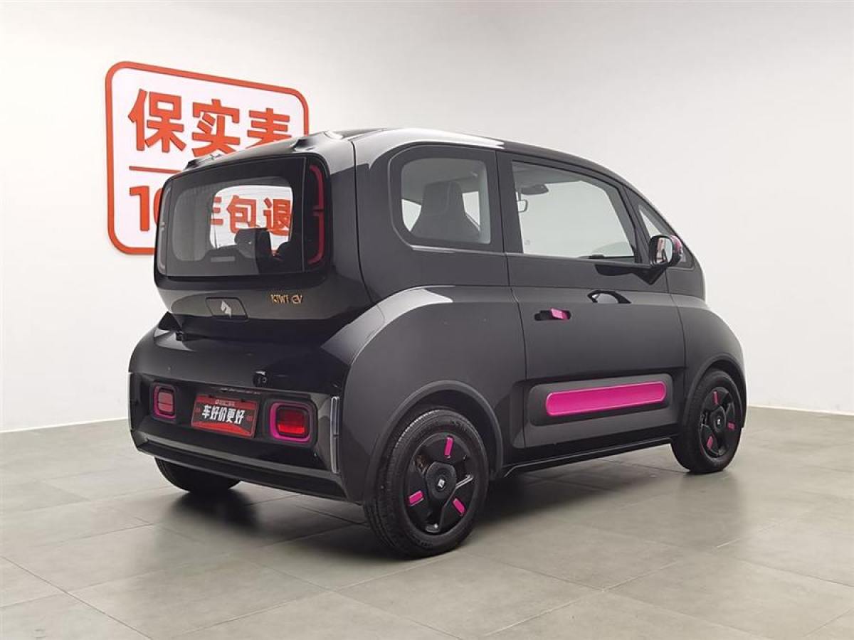 寶駿 寶駿KiWi EV  2022款 藝術(shù)家輕享版 三元鋰圖片