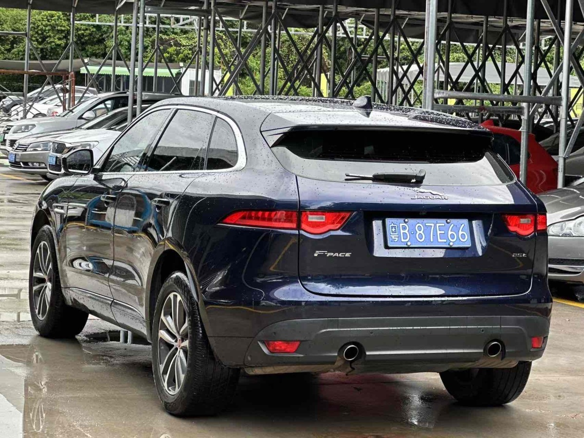 捷豹 F-PACE  2016款 2.0T 兩驅(qū)R-Sport運動版圖片