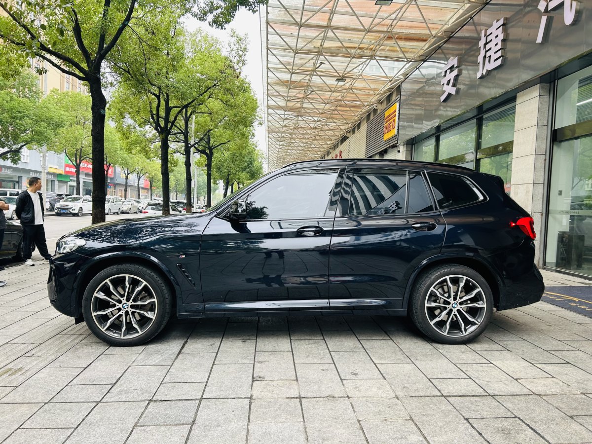 寶馬 寶馬X3  2022款 xDrive30i 領(lǐng)先型 M曜夜套裝圖片