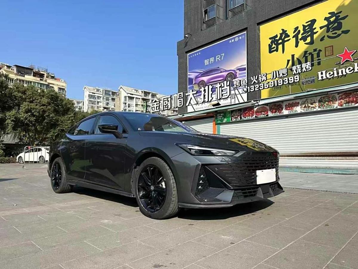 長(zhǎng)安 長(zhǎng)安UNI-V  2022款 1.5T 尊貴型圖片