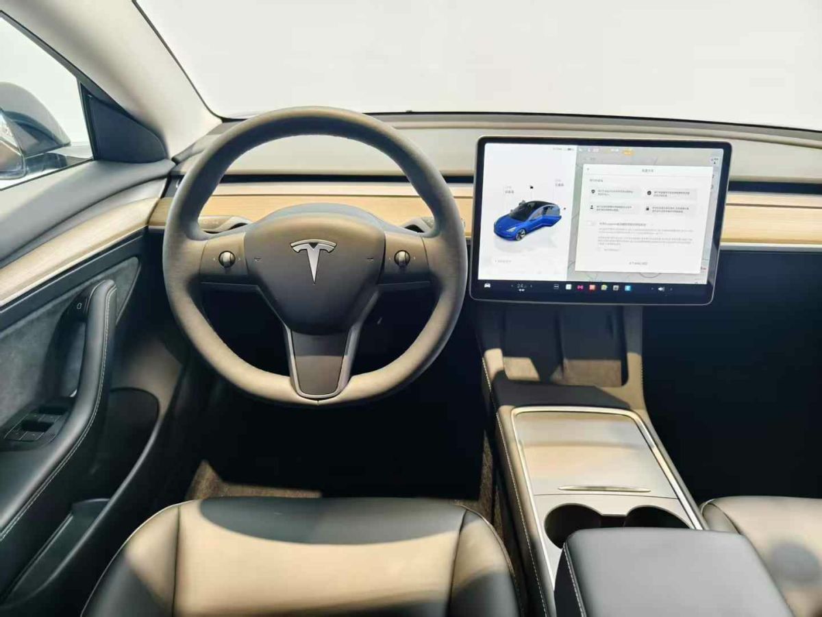 特斯拉 Model S  2023款 三電機(jī)全輪驅(qū)動(dòng) Plaid版圖片