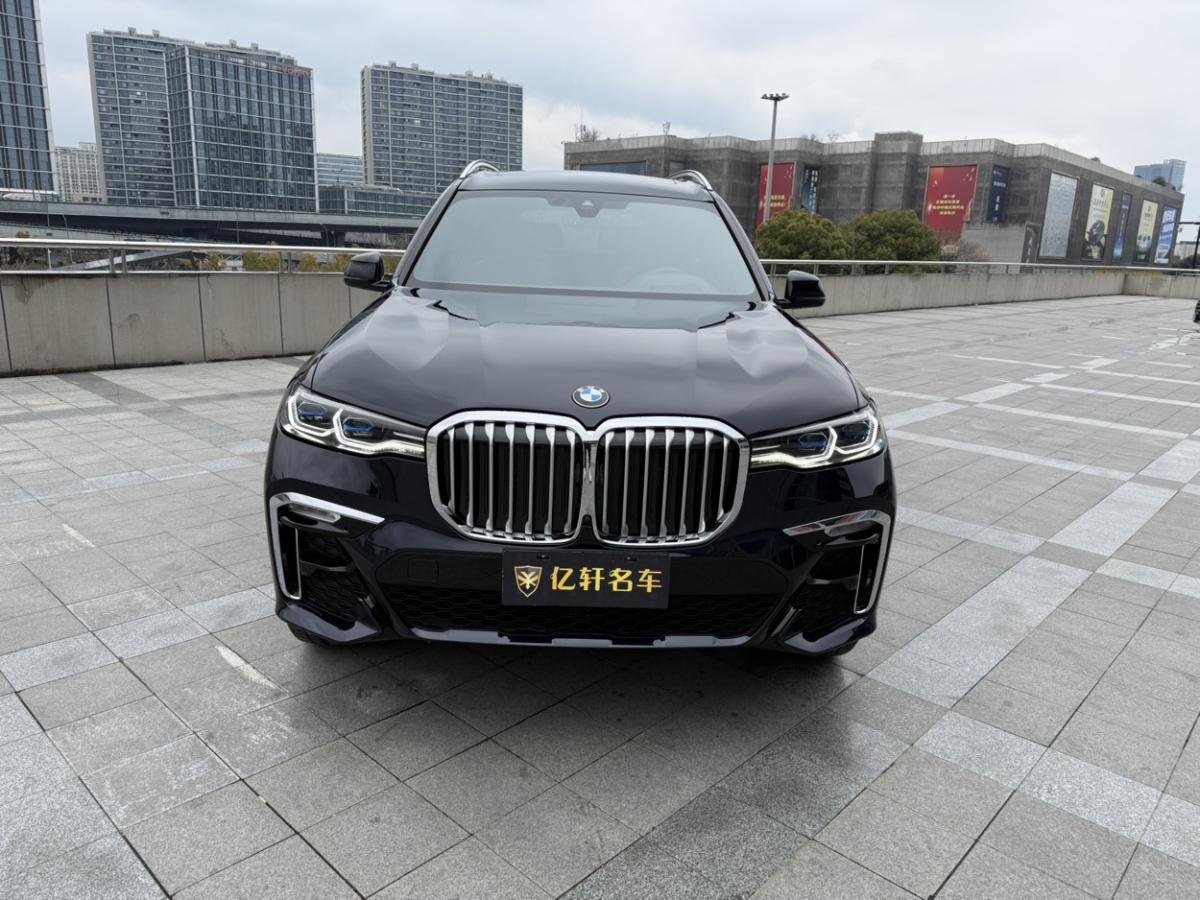 寶馬 寶馬X7  2022款 xDrive40i 領(lǐng)先型豪華套裝圖片