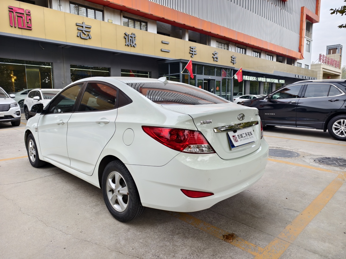 現(xiàn)代 瑞納  2013款 三廂 1.4L 自動標準型GL圖片