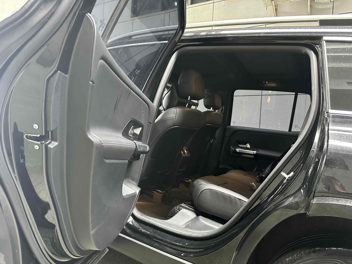 奔驰 奔驰GLB  2023款 改款 GLB 200 动感型图片