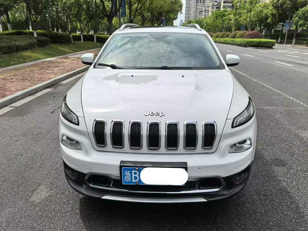 Jeep 自由光  2016款 2.0L 優(yōu)越版圖片