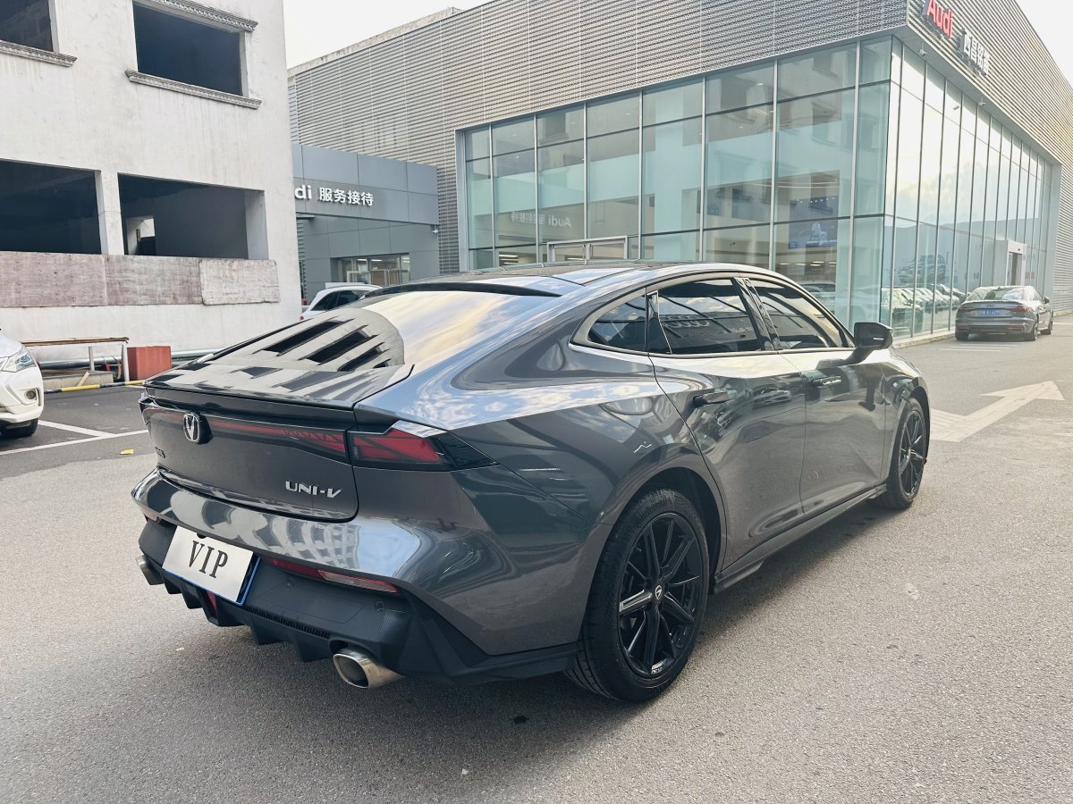 長(zhǎng)安 長(zhǎng)安UNI-V  2022款 1.5T 尊貴型圖片