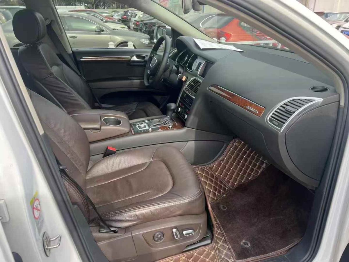 奧迪 奧迪Q7  2013款 Q7 35TDI quattro 領(lǐng)先型圖片