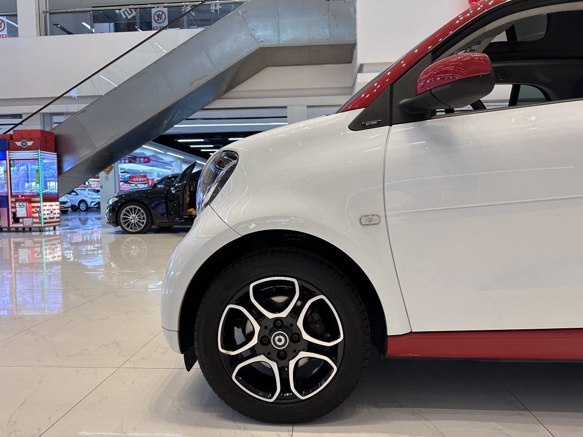 2019年5月smart fortwo  2019款 0.9T 66千瓦硬頂先鋒版 國(guó)VI