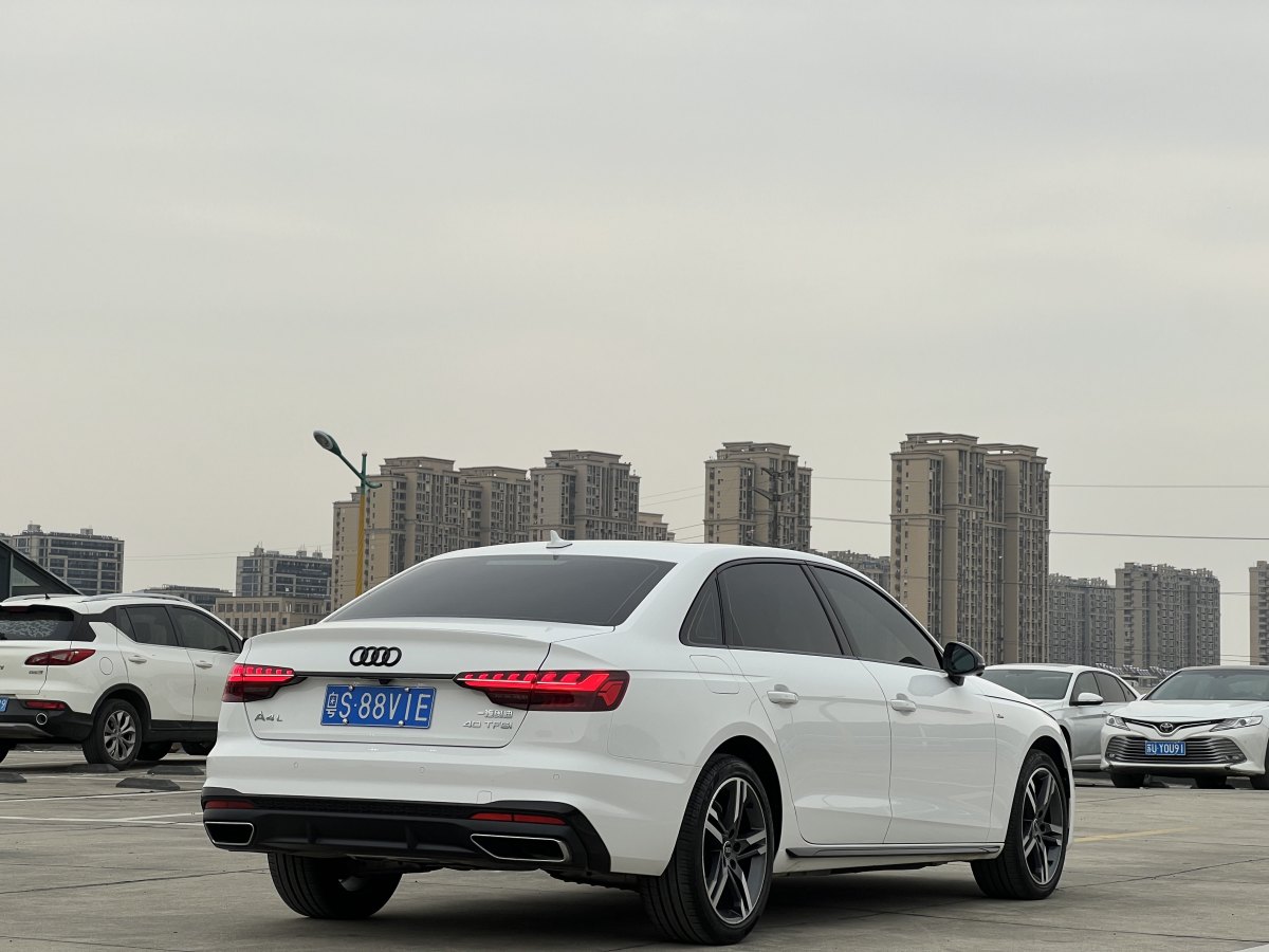 奧迪 奧迪A4L  2022款 40 TFSI 豪華動感型圖片