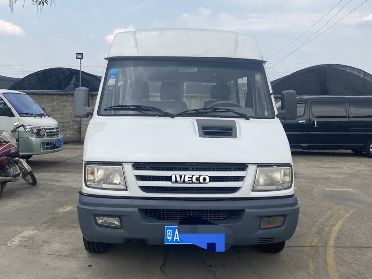 Ivico is proud2020 2.5t A35 single tire mid roof 5-9 seat national V图片