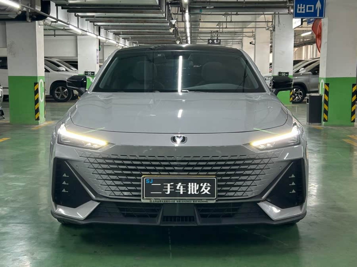 長安 長安UNI-V  2022款 1.5T 智慧領(lǐng)航型圖片