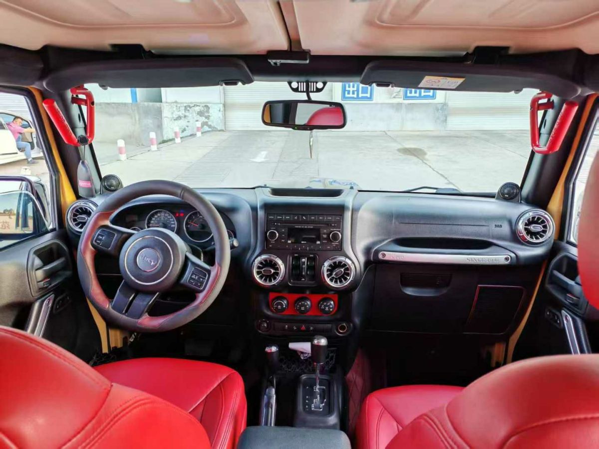 Jeep 牧馬人  2014款 2.8TD Sahara 四門版圖片