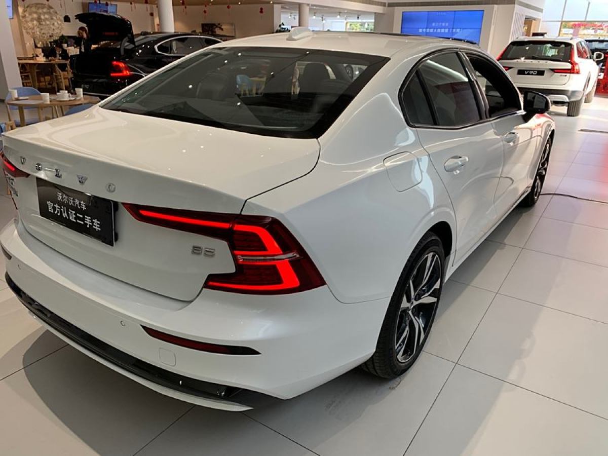 沃爾沃 S60L  2023款 B5 智雅運(yùn)動版圖片