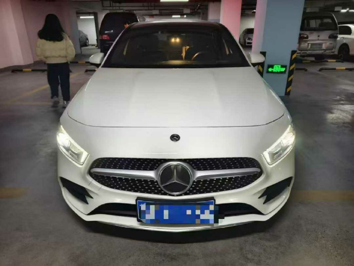 奔馳 奔馳A級  2019款  A 220 L 4MATIC 運動轎車圖片