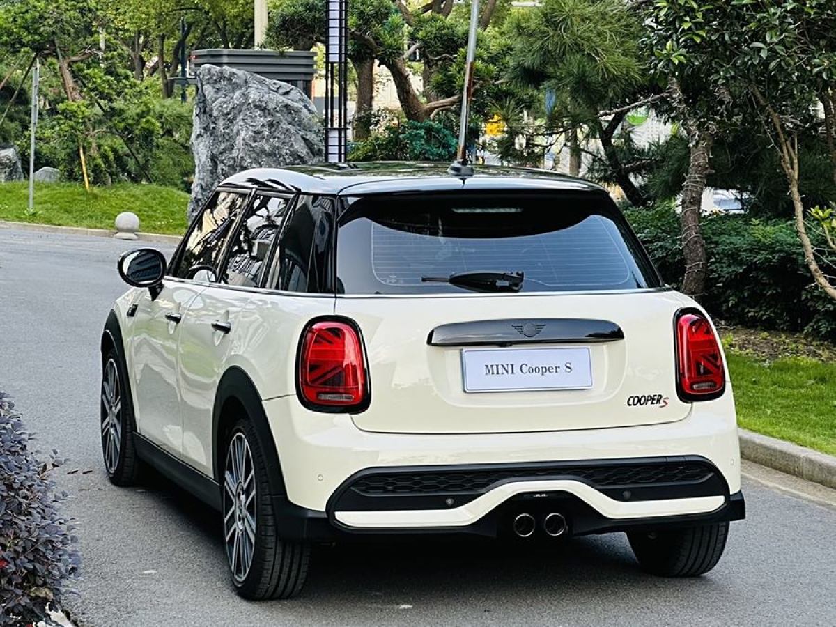 MINI MINI  2022款 改款 2.0T COOPER S 藝術(shù)家 五門版圖片