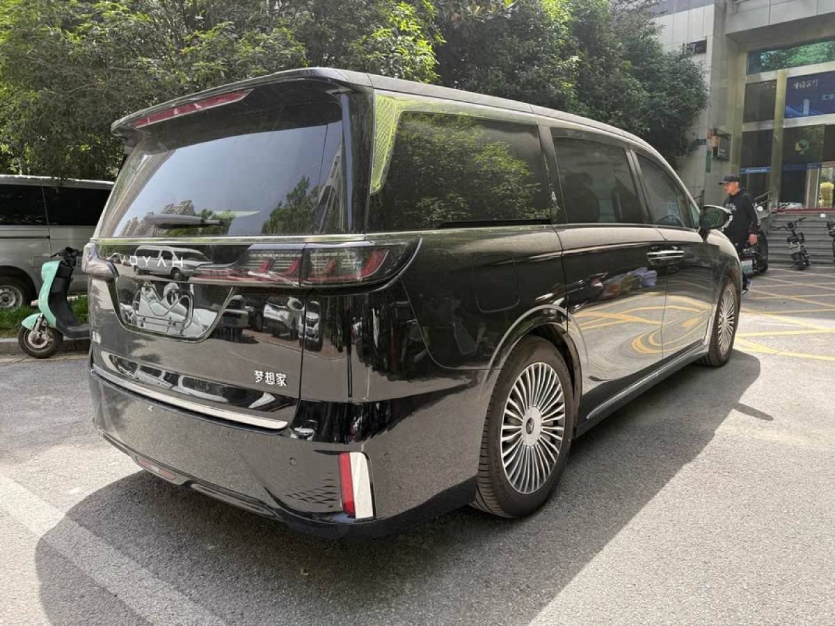 嵐圖 夢(mèng)想家  2025款 PHEV 四驅(qū)旗艦鯤鵬版圖片