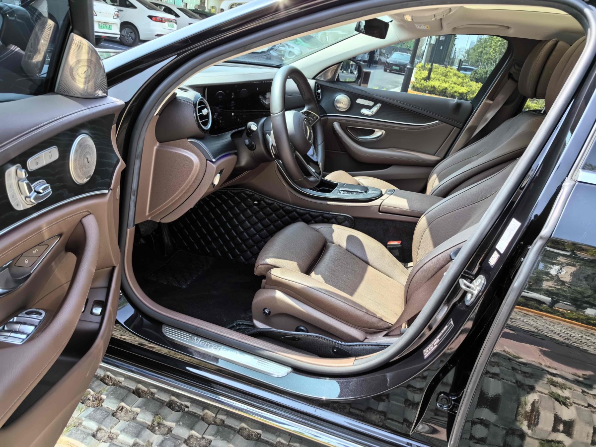 奔驰 奔驰E级新能源  2022款 改款二 E 350 e L 插电式混合动力轿车图片
