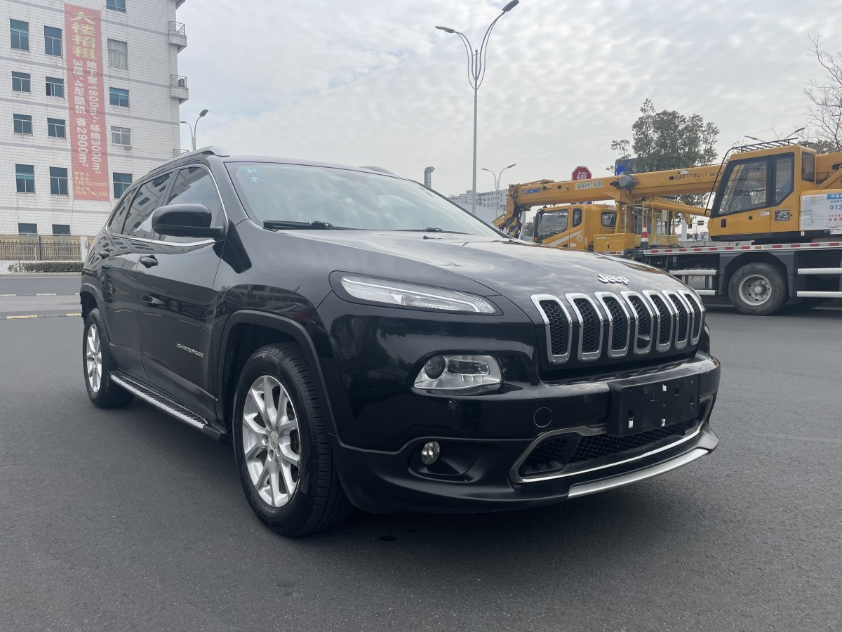 Jeep 自由光  2017款 2.0L 優(yōu)越版圖片