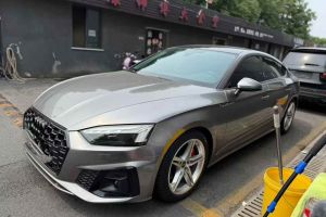 五菱征程新能源 五菱 舒適型封窗車