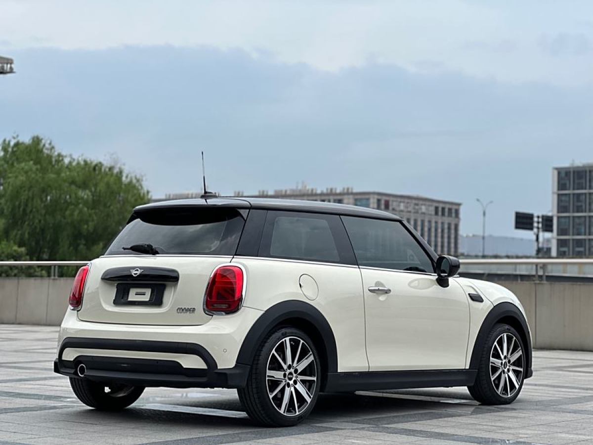 MINI MINI  2022款 改款 1.5T COOPER 藝術(shù)家圖片