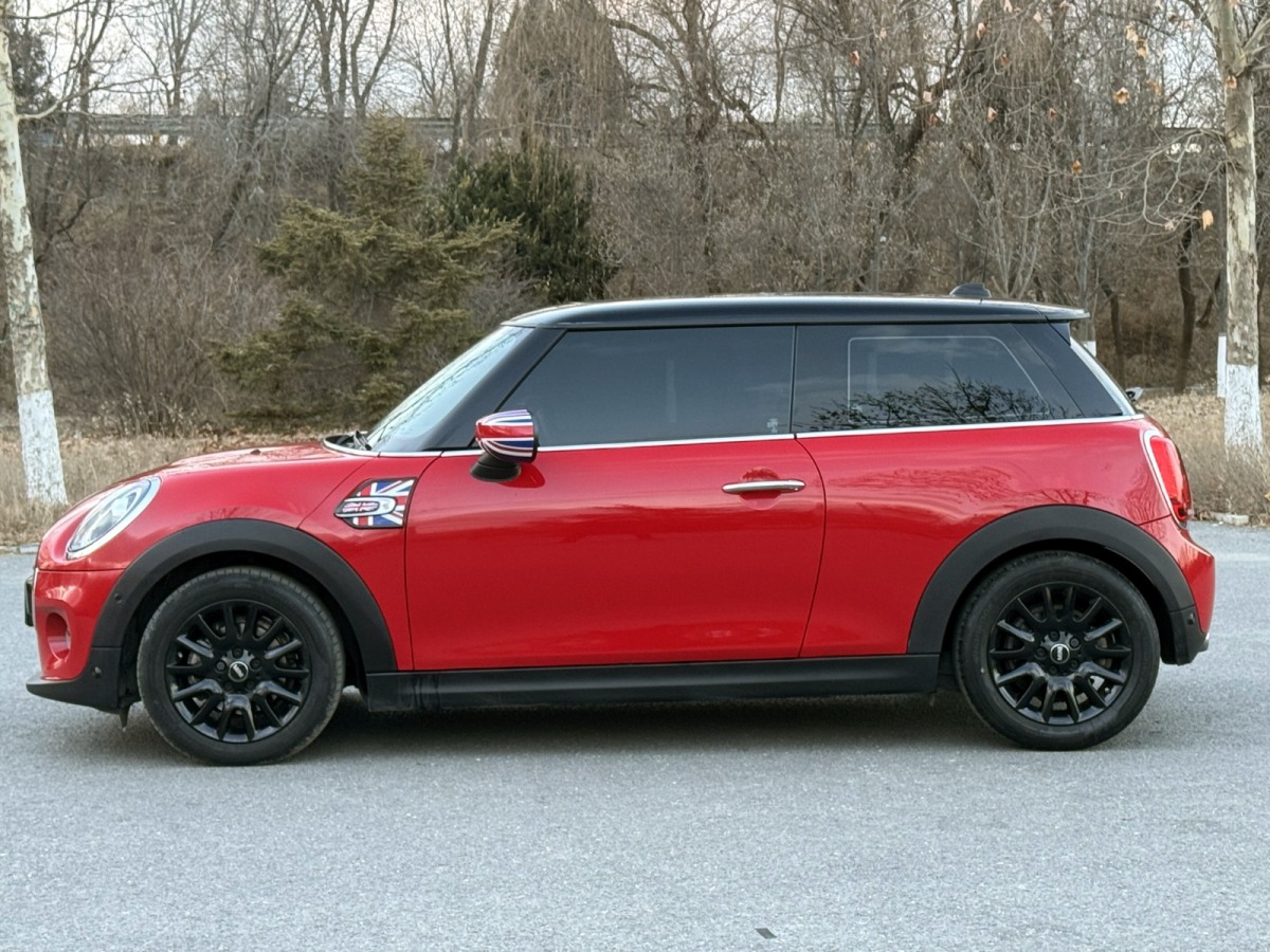 MINI MINI  2021款 1.5T COOPER 經(jīng)典派圖片