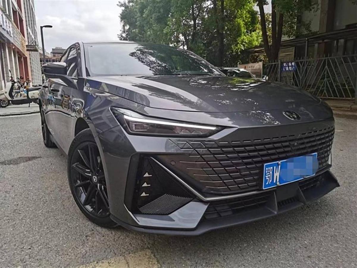 2022年10月長(zhǎng)安 長(zhǎng)安UNI-V  2022款 1.5T 尊貴型