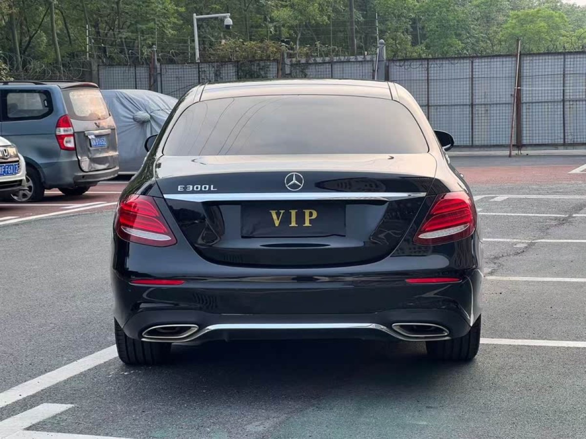 奔馳 奔馳E級  2019款 改款 E 300 L 運(yùn)動時尚型圖片