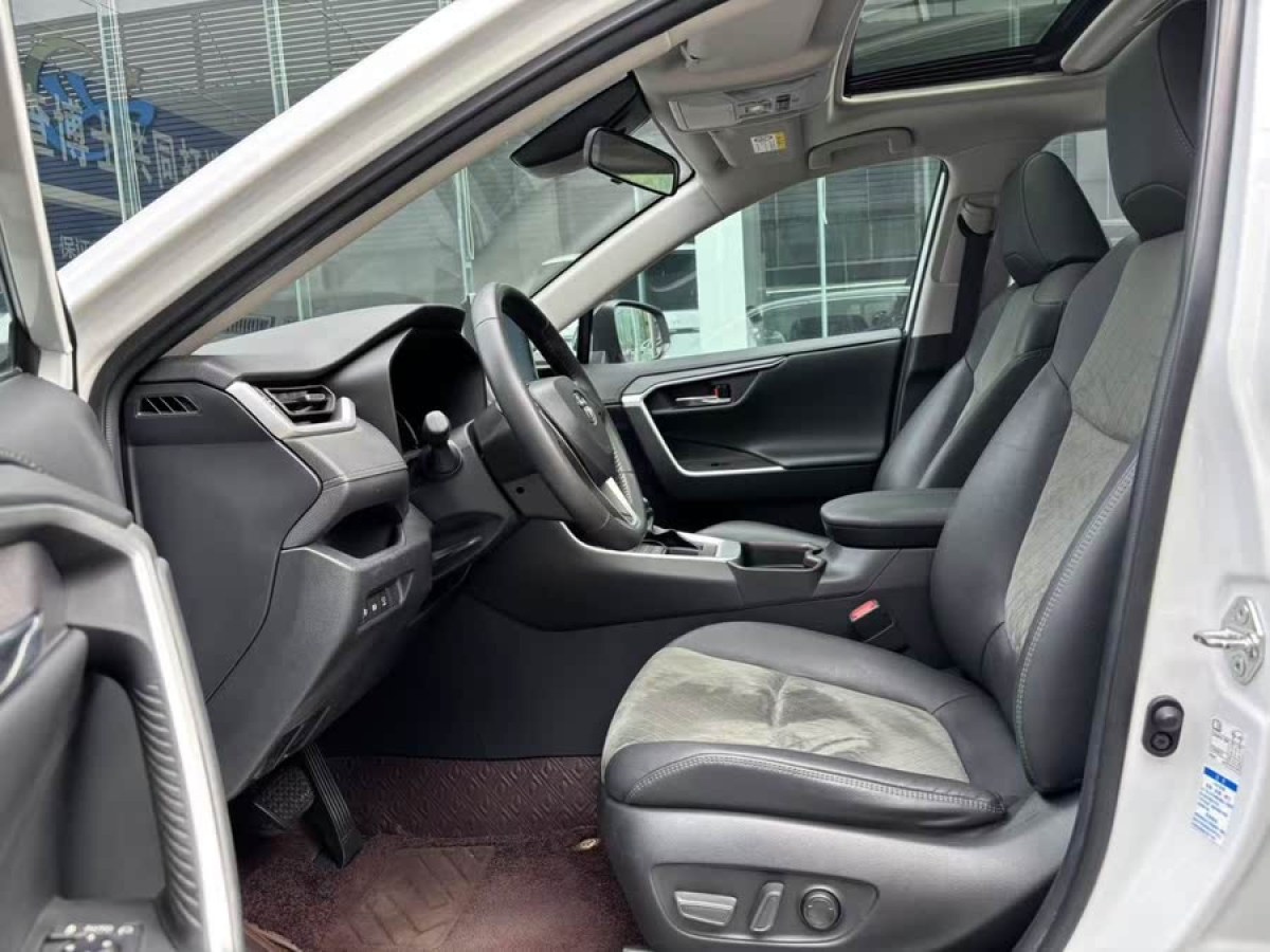 豐田 RAV4榮放  2022款 2.0L CVT四驅(qū)風(fēng)尚Plus版圖片