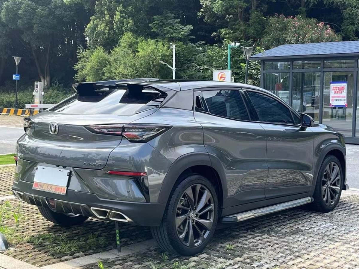 長(zhǎng)安 UNI-T  2020款 1.5T 尊貴型圖片