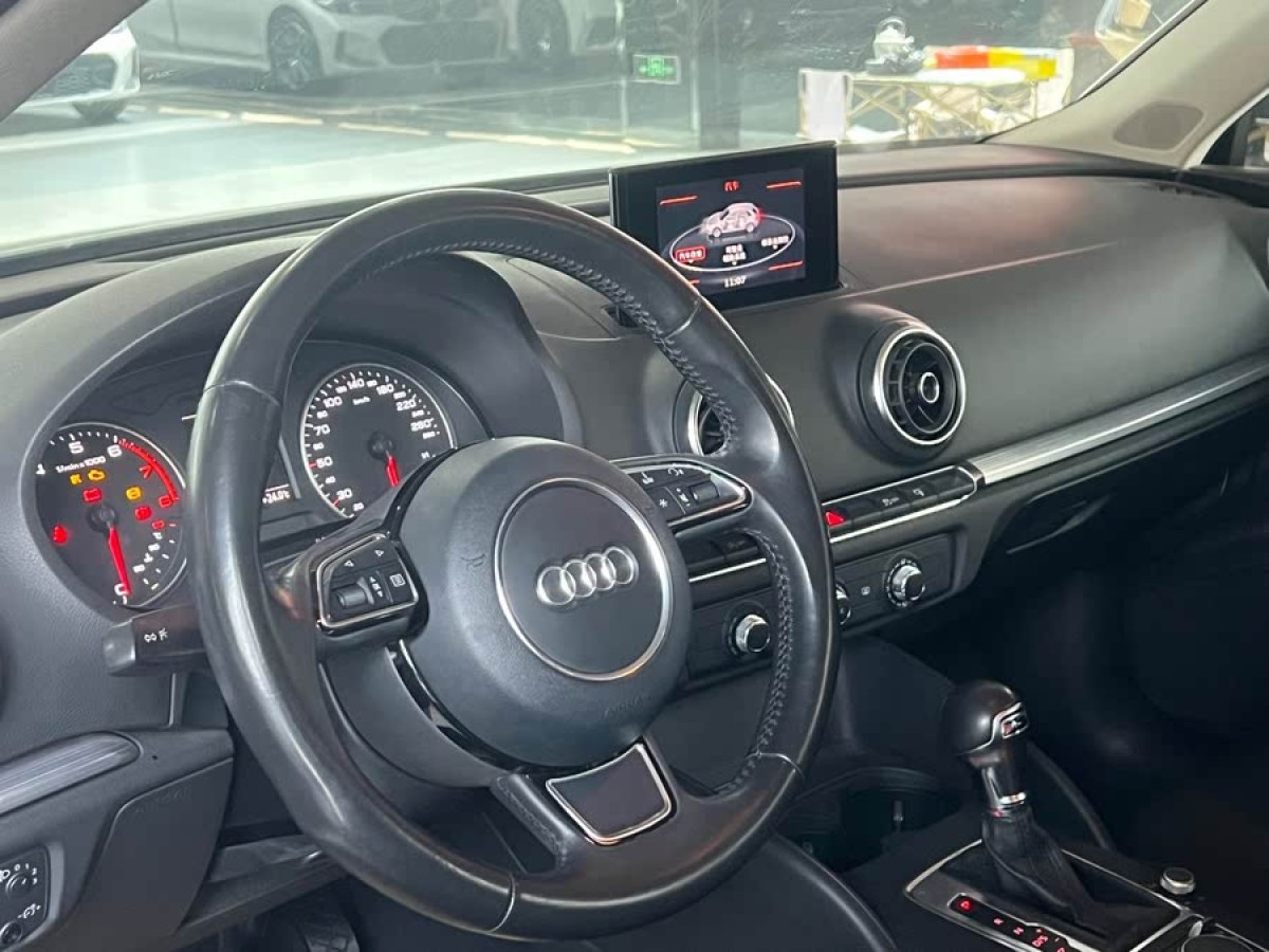 奧迪 奧迪A3  2015款 Sportback 35 TFSI 百萬(wàn)紀(jì)念智領(lǐng)型圖片